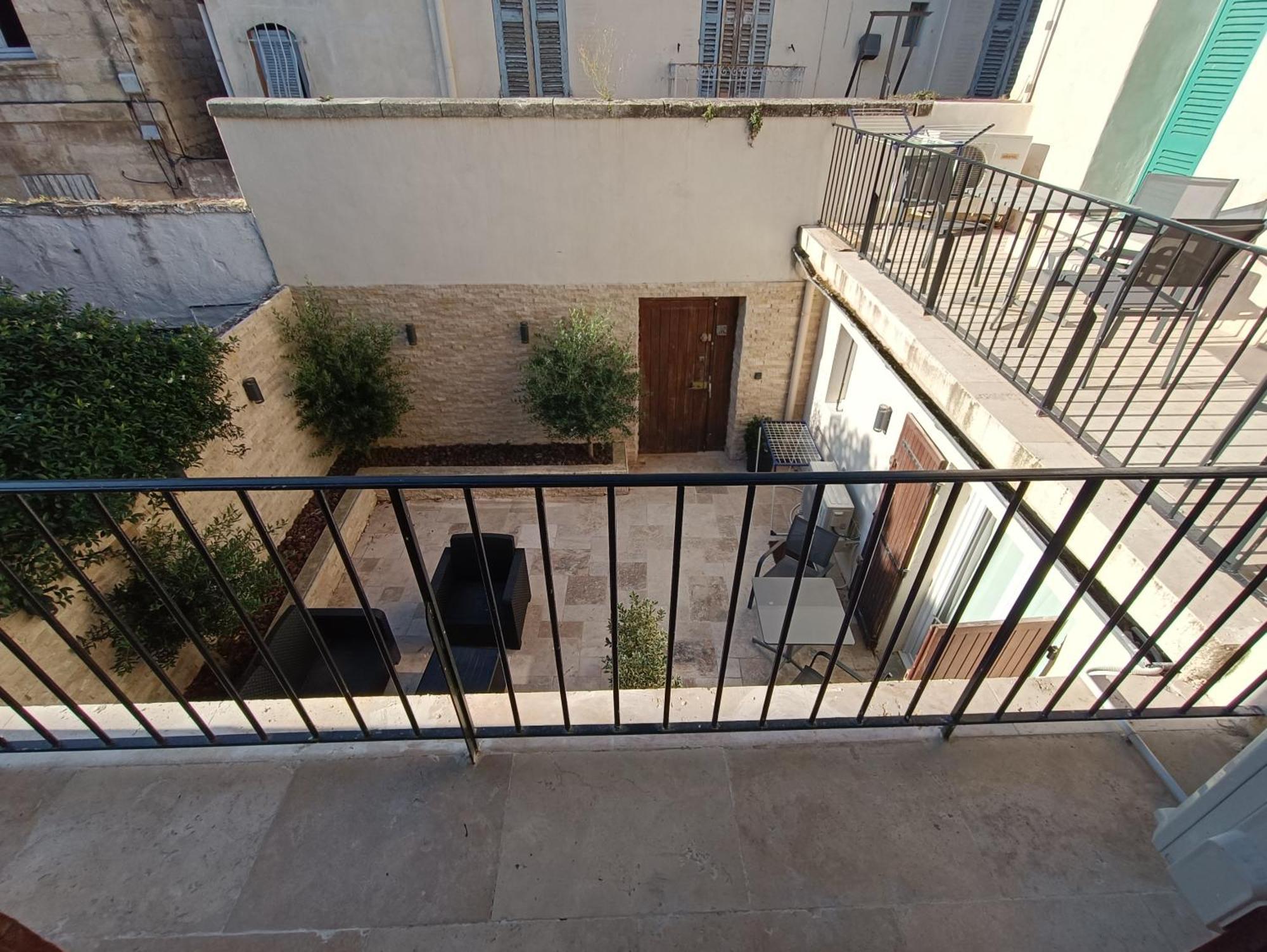 Appartements Et Studio Renoves En 2022, Intra Muros Avinhão Exterior foto