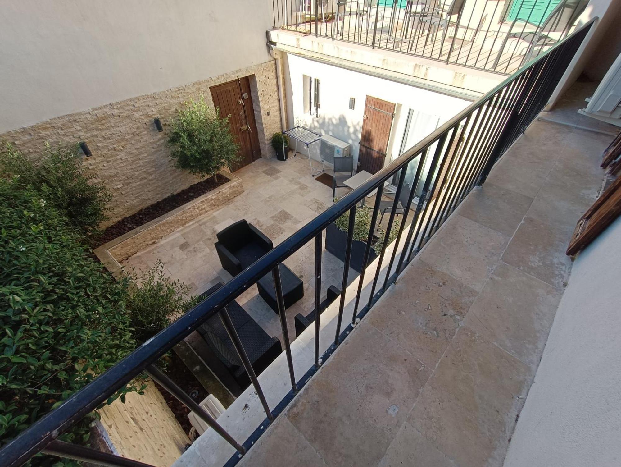 Appartements Et Studio Renoves En 2022, Intra Muros Avinhão Exterior foto